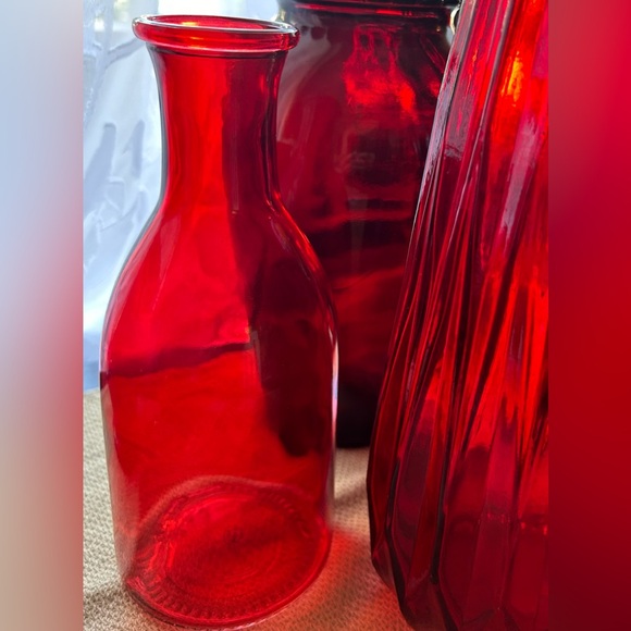 Bottle shaped, deep red, ruby, vase. 8.75” - Picture 9 of 9